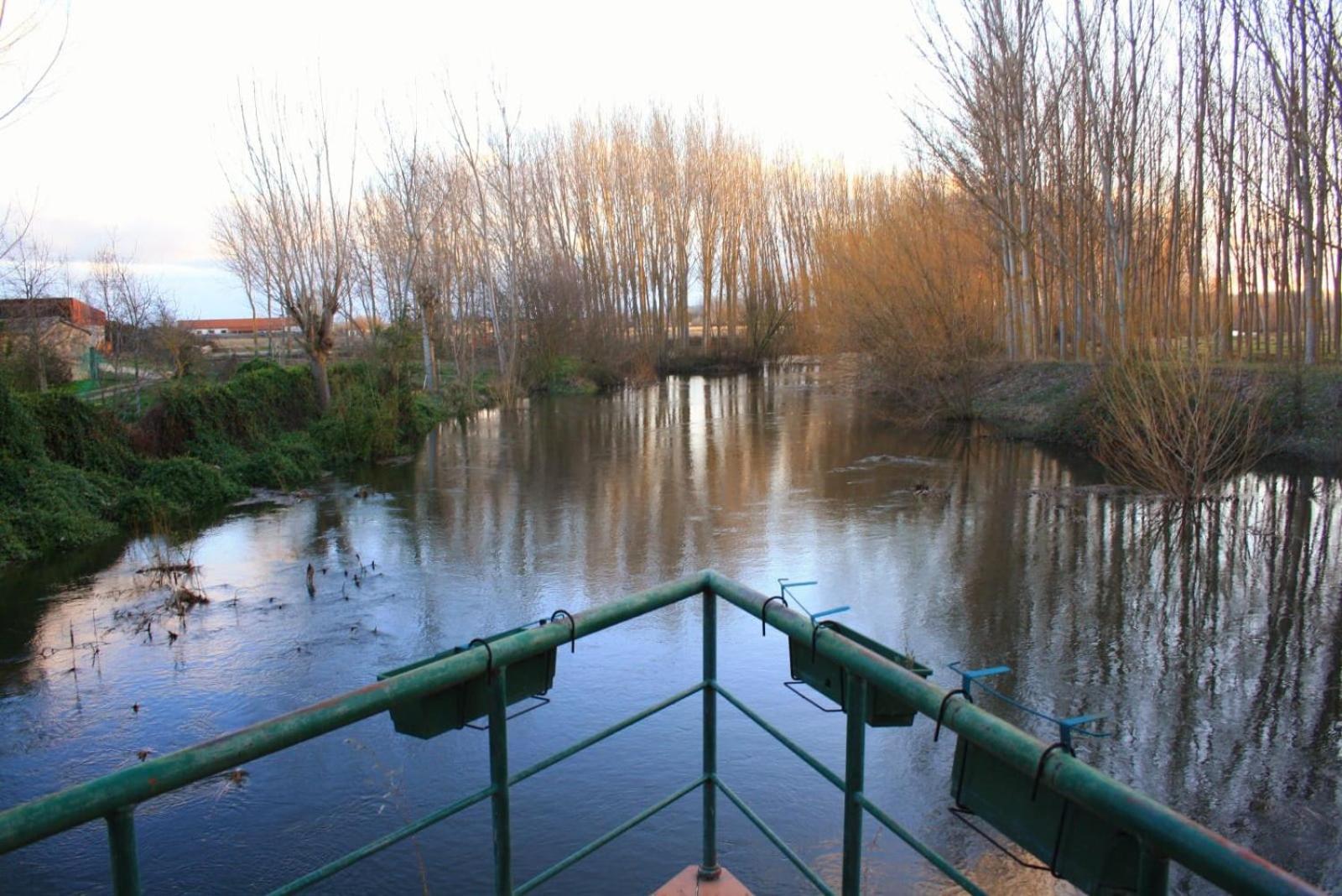 Complejo Oasis Beach Sobre El Rio Huerta  外观 照片